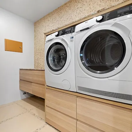 Dead Centre Penthouse Apartment *